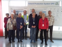 IDO-Seniorit Geberit-tehtaalla 2.11.2017 oppaamme Leif Öhmanin kanssa. Kuva JH