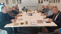 IDO-Seniorit kirjastossa 29.10.2025. Antti, Gun-Lis, Hilkka, Kari, Ritva, Erkki, Jukka, Markku