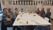 Kirjastossa 24.9.2025. Antti, Seija, Hilkka, Gun-Lis, Erkki, Kari
